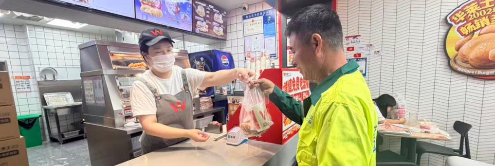一餐热饭添暖意 苏州慈善致敬“城市美容师”